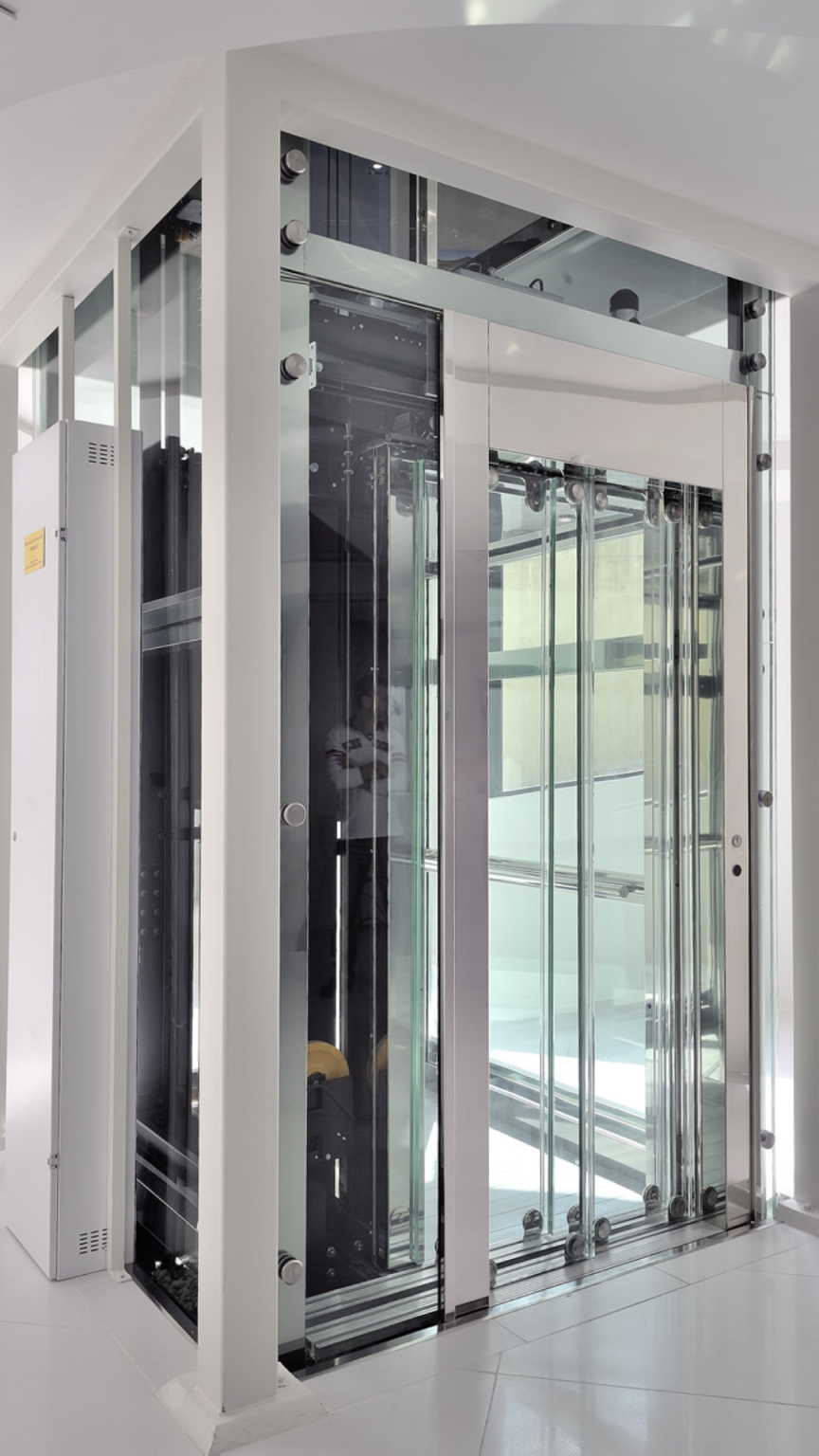 Traction home elevator